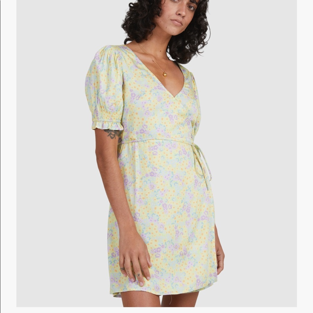 COPY - Billabong temptest wrap dress